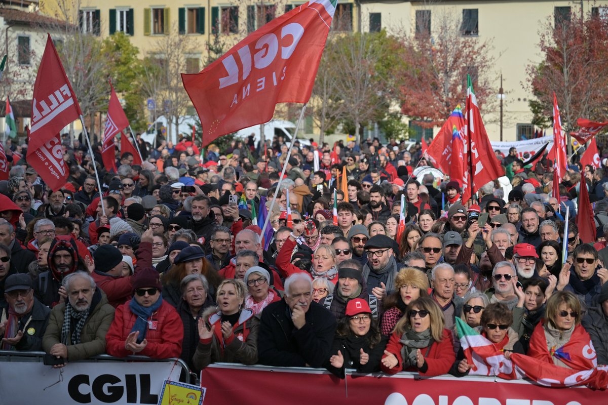 🗣️ Maurizio Landini: “La maggioranza delle lavoratrici, dei lavoratori, delle pensionate e dei pensionati, la maggioranza cioè di chi tiene in piedi questo Paese, non condivide e non accetta la manovra economica di questo Governo. La giornata di oggi dimostra in modo ancor più