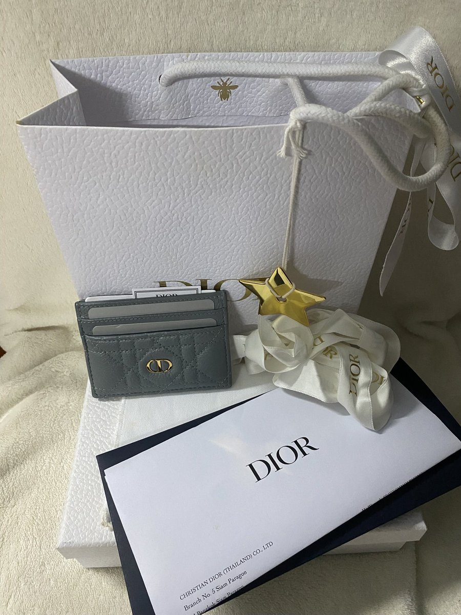 usedeverything1's tweet photo. Dior Caro Freesia card holder(cloud blue)
สภาพดี มุมมีถลอกนิดหน่อย
Fullset
Price: 7,000฿ ซื้อ2024 พารากอน
(Shop 14,000฿)

#ส่งต่อdior #กระเป๋าdior #ส่งต่อแบรนด์เนม #ส่งต่อแบรนด์เนมมือสอง #แบรนด์เนมมือสอง #diorth #diorthailand #diorthai #ส่งต่อdior  #แบรนด์เนมdior #ส่งต่อdiorthai https://t.co/CZz92QzyrG