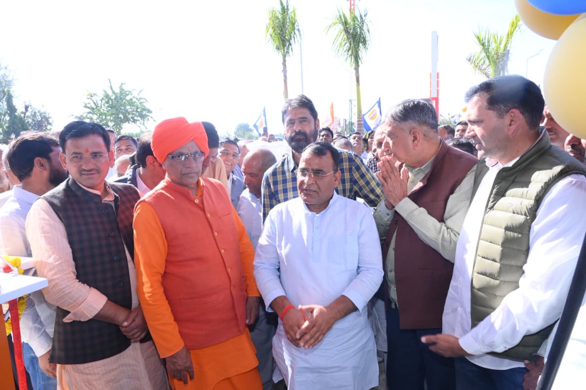 MPSumedhanand's tweet photo. आज धोद विधानसभा के ग्राम रसीदपुरा में हेजल फिलिंग स्टेशन के भव्य शुभारंभ समारोह में सम्मलित होने का सौभाग्य प्राप्त हुआ। इस नवीन प्रतिष्ठान के लिए अनिल कुमार जी को हार्दिक बधाइयाँ एवं उज्ज्वल भविष्य की शुभकामनाएँ।
@BJP4Rajasthan #dhod https://t.co/l3qBPIOXGo