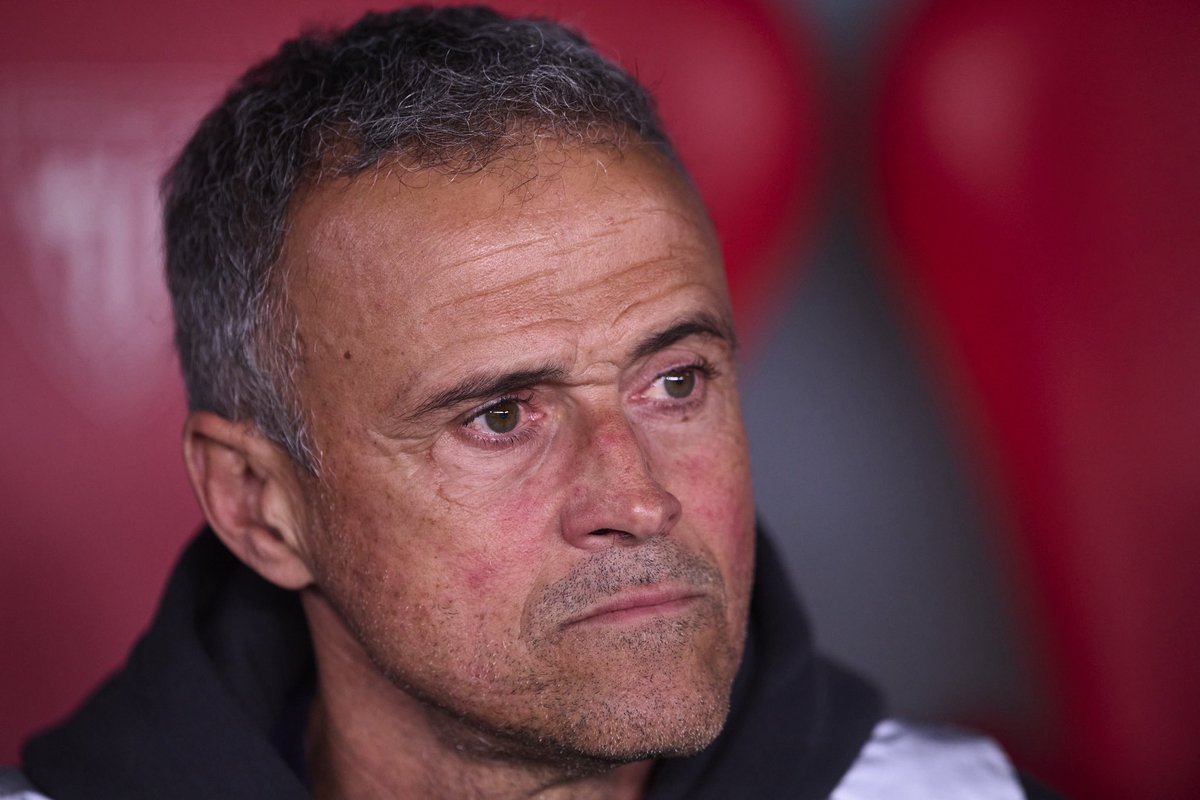 ActuFoot_'s tweet image. 🚨 𝗟𝗨𝗜𝗦 𝗘𝗡𝗥𝗜𝗤𝗨𝗘 🇪🇸 𝗘𝗫𝗣𝗟𝗜𝗤𝗨𝗘 𝗣𝗢𝗨𝗥𝗤𝗨𝗢𝗜 𝗜𝗟 𝗡𝗘 𝗖𝗥𝗜𝗧𝗜𝗤𝗨𝗘 𝗣𝗔𝗦 𝗟’𝗔𝗥𝗕𝗜𝗧𝗥𝗔𝗚𝗘 :

« 𝗝'𝗮𝗶𝗺𝗲𝗿𝗮𝗶𝘀 𝗯𝗲𝗮𝘂𝗰𝗼𝘂𝗽 𝗽𝗮𝗿𝗹𝗲𝗿 𝗺𝗮𝗶𝘀 𝗷𝗲 𝘀𝘂𝗶𝘀 𝘃𝗶𝗲𝘂𝘅 𝗱𝗮𝗻𝘀 𝗹𝗲 𝗳𝗼𝗼𝘁𝗯𝗮𝗹𝗹, 𝗷'𝗮𝗶 𝗯𝗲𝗮𝘂𝗰𝗼𝘂𝗽…