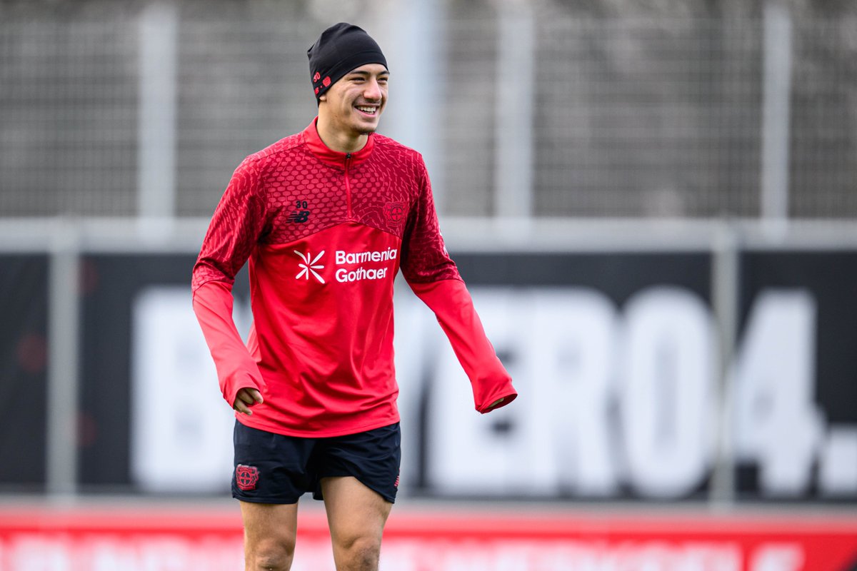 bayer04_en's tweet photo. It's the most wonderful time of the year 🖤❤️

(Derby weekend 😉)

#B04KOE https://t.co/c17zLclMUn