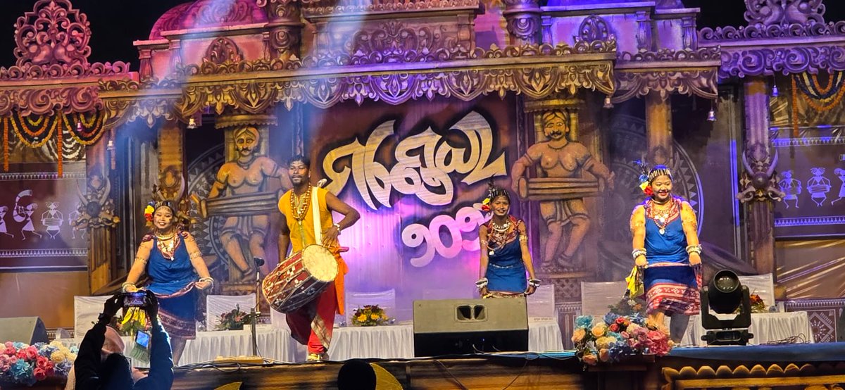 sambad_odisha's tweet photo. -ମଣ୍ଡେଇ ମୁଖ୍ୟମହୋତ୍ସବ ଶୁଭାରମ୍ଭ
-ଲୋକବାଦ୍ୟରେ ଦୁଲୁକିଲା ସହର
#Sambad #Mandei #Nabarangpur #Odisha https://t.co/TM0ucFFEcc