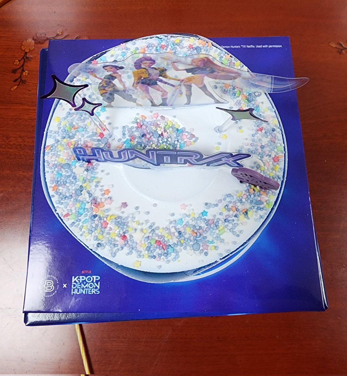 5488aaa's tweet image. 친구  생일서  만난
케이크