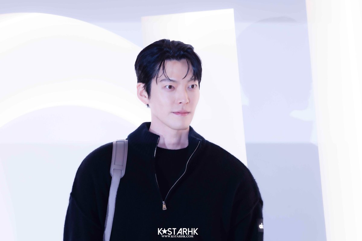 [韓國直擊] 今日(12日)，演員金泰梨和金宇彬現身首爾松坡區一家百貨店﹐出席了“Alo Holiday Pop-up”開幕式。

#金泰梨 #김태리 
#金宇彬 #김우빈
#Alo #アロー #Event