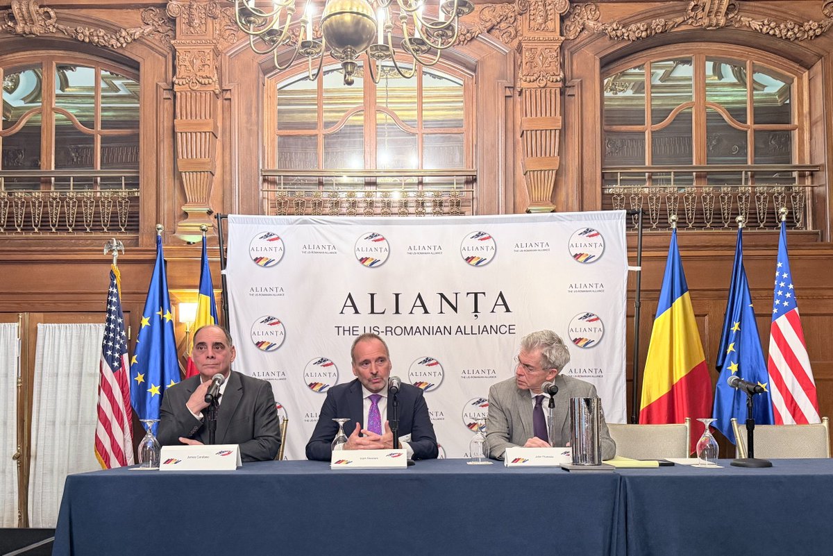 Alianta_US's tweet photo. Full house today at the Alianta Summit with the first panel moderated by John Florescu and featuring James Carafano and Mark Beacom. A great conversation about energy developments in the age of AI #aliantagala #alianta #aliantagala25 #romania #romanianamerican https://t.co/8ksZH83Wf0