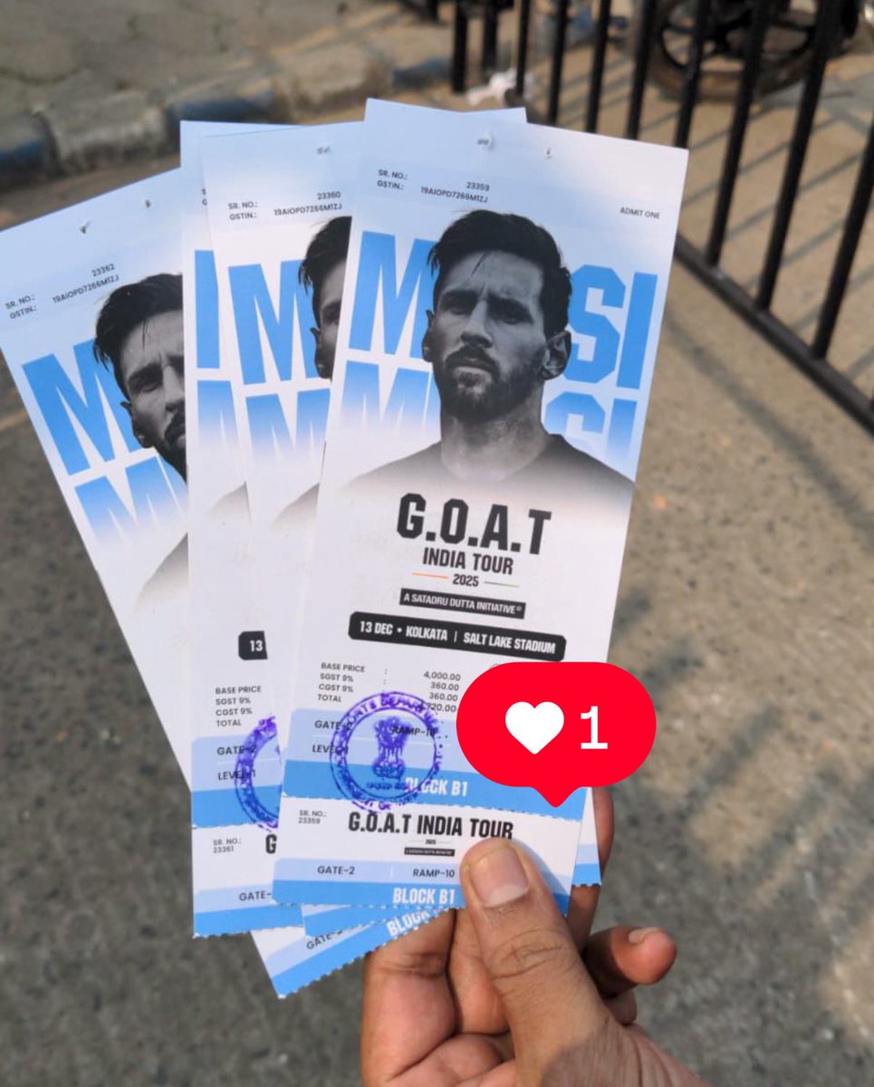 NoodleHairCR7's tweet image. Meeting Messi tomorrow just to let him know Cristiano Ronaldo is the GOAT.