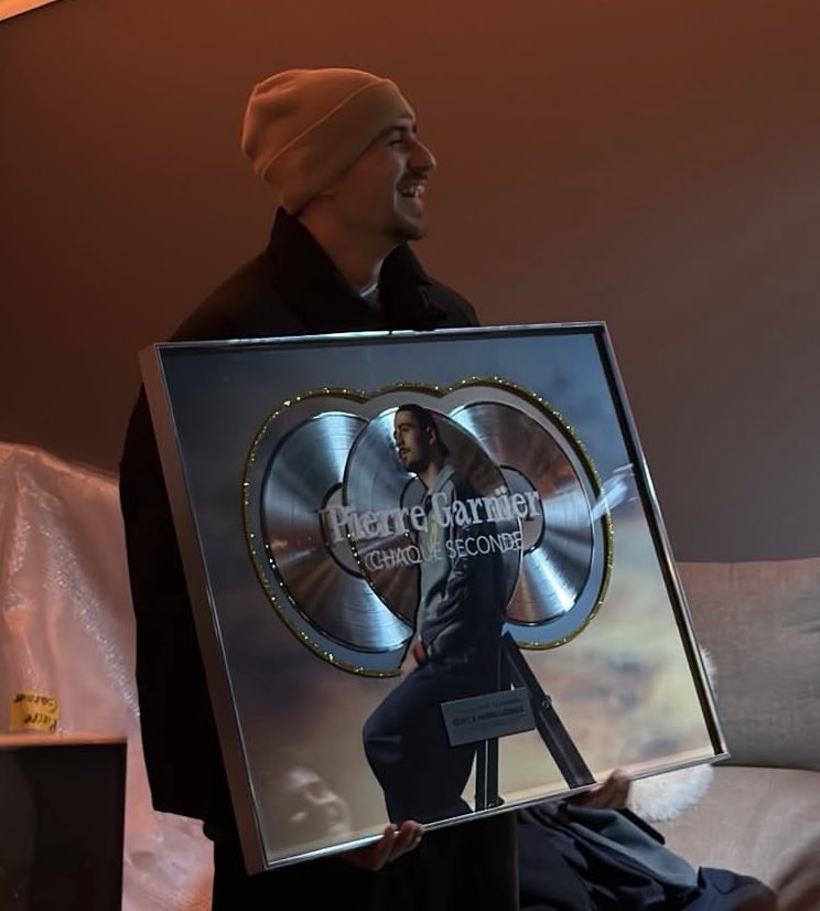 From son 1er single de diamant to le triple platine de l’album 🫶