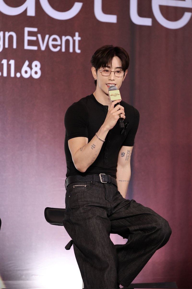 “มาร์ค ต้วน” เรียก “เจ้าอากาเซ่ของฉัน” จัดเต็มความพิเศษในงาน
Shopee x MARK TUAN ‘Silhouette’ FANSIGN &amp; PHOTO EVENT ในไทยครั้งแรก

                  เต็มไปด้วยความอบอุ่นและรอยยิ้ม กับงาน Shopee x MARK TUAN ‘Silhouette’ FANSIGN &amp; PHOTO EVENT  ที่จัดขึ้นเมื่อวันอาทิตย์ที่ 30