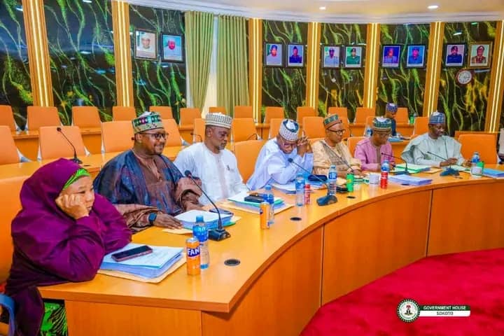 HBMayana_'s tweet image. SOKOTO STATE GOVERNMENT TO RECONSTRUCT BURNT CENTRAL MARKET

The Sokoto State Executive Council led by His Excellency Governor Ahmed Aliyu Sokoto (@Ahmedaliyuskt) FCNA, PhD, has approved the reconstruction and rehabilitation of the burnt sections of the Sokoto Central Market.…