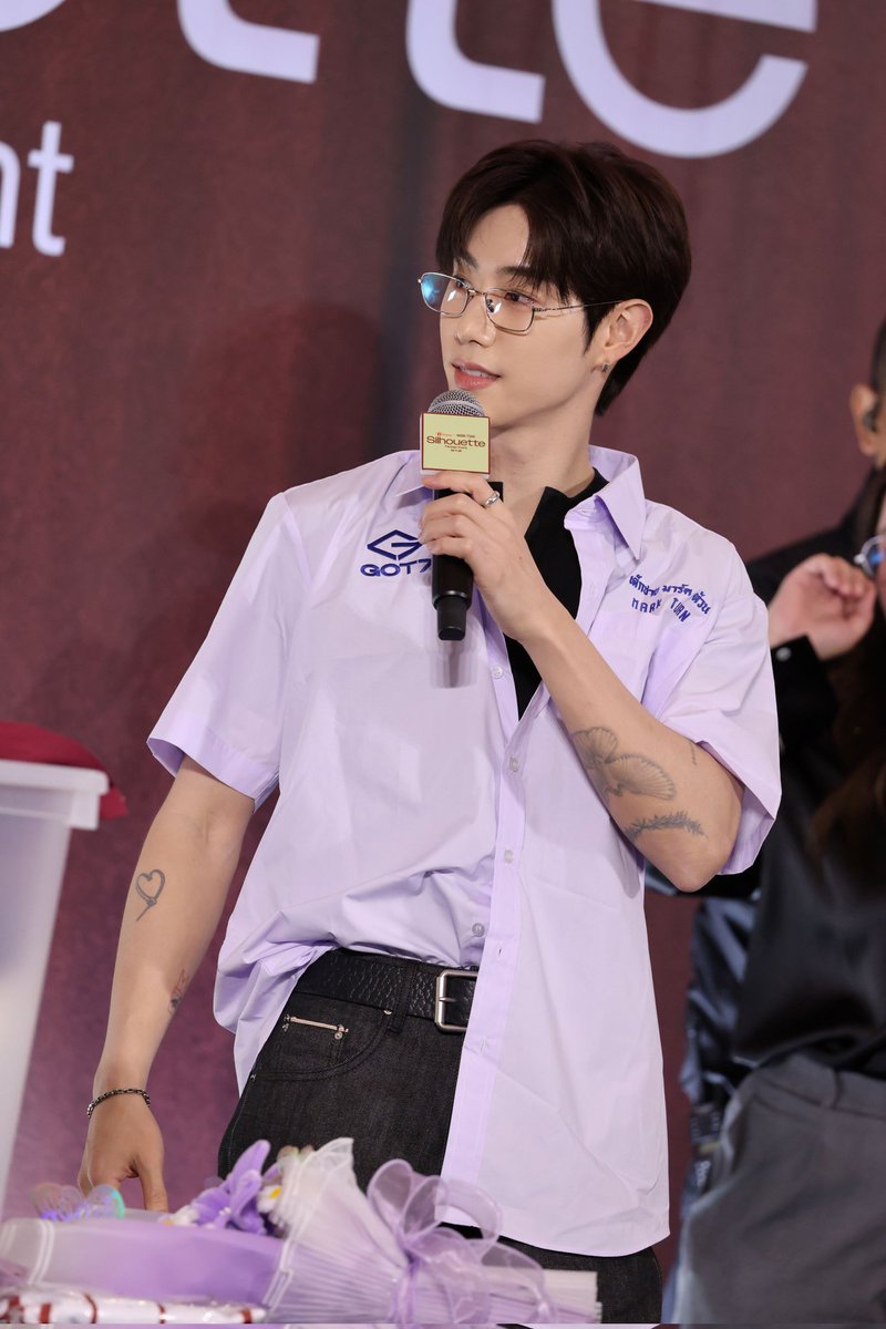 “มาร์ค ต้วน” เรียก “เจ้าอากาเซ่ของฉัน” จัดเต็มความพิเศษในงาน Shopee x MARK TUAN ‘Silhouette’ FANSIGN &amp; PHOTO EVENT ในไทยครั้งแรก

#ShopeexMarkTuanEvent #ShopeeTH #MarkTuan #Silhouette

                  เต็มไปด้วยความอบอุ่นและรอยยิ้ม กับงาน Shopee x MARK TUAN ‘Silhouette’ FANSIGN