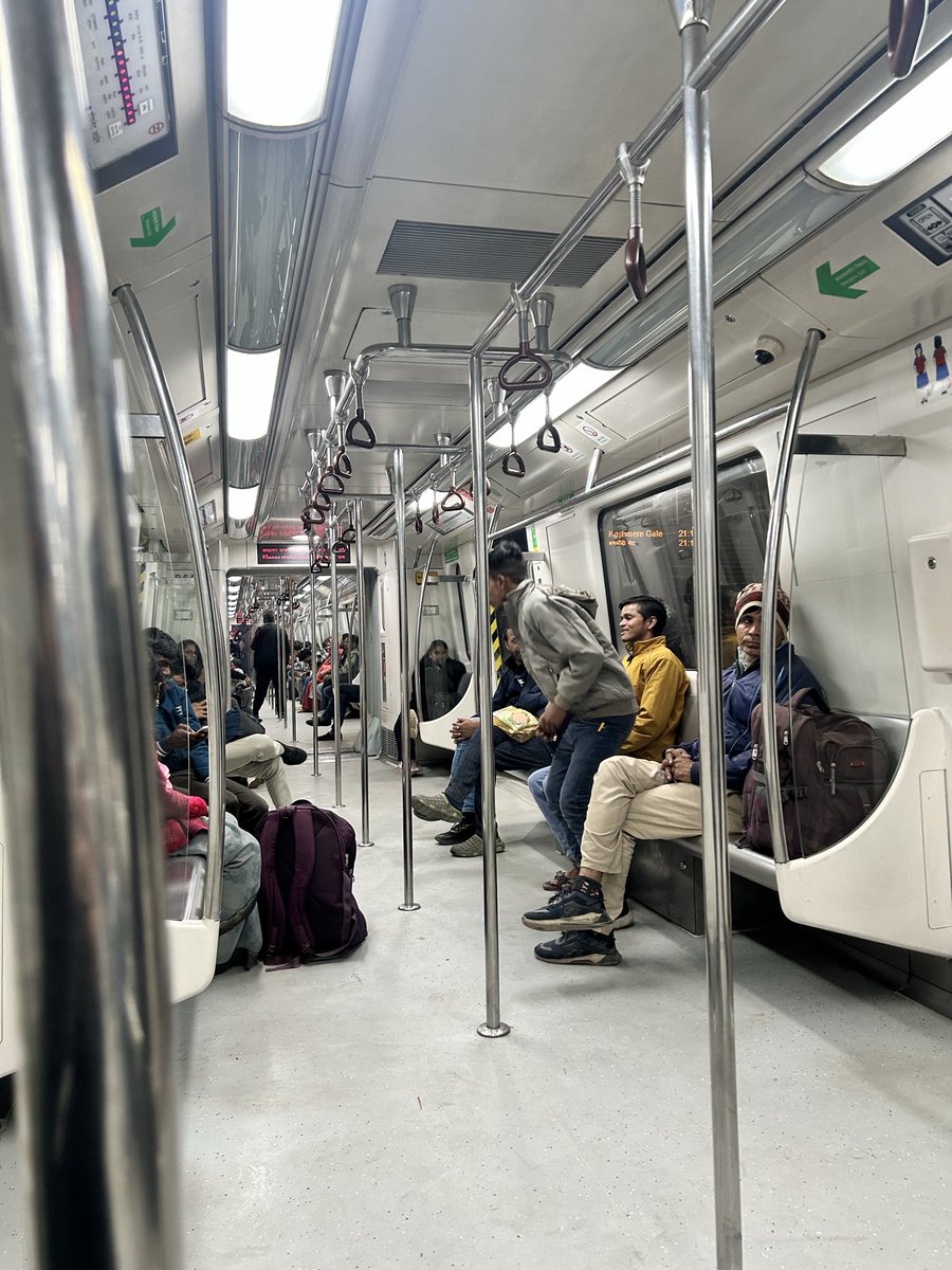 aviatorrb06's tweet photo. D6 A25 Violet line women coach. 
@OfficialDMRC @DelhiPolice https://t.co/owdjG0IAJm