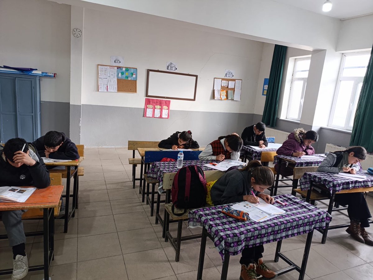 TasbasamakO's tweet photo. Bugün okulumuzda İlçe Milli Eğitim tarafından ölçme ve değerlendirme sınavı uygulandı.
@tcmeb 
@agrimem 
@hasan_kokrek 
@diyadinmem 
@remzi0479 https://t.co/VmGFdMVOsG