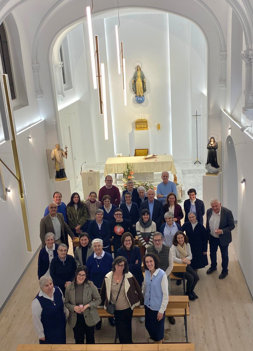 🪔 En la espera del nacimiento del Niño Dios, los Equipos de trabajo de la Provincia celebramos la Eucaristía, compartimos la comida y deseamos ser luz para todos en este tiempo que precede a la #Navidad 💫

Un encuentro entrañable y fraterno 🤗