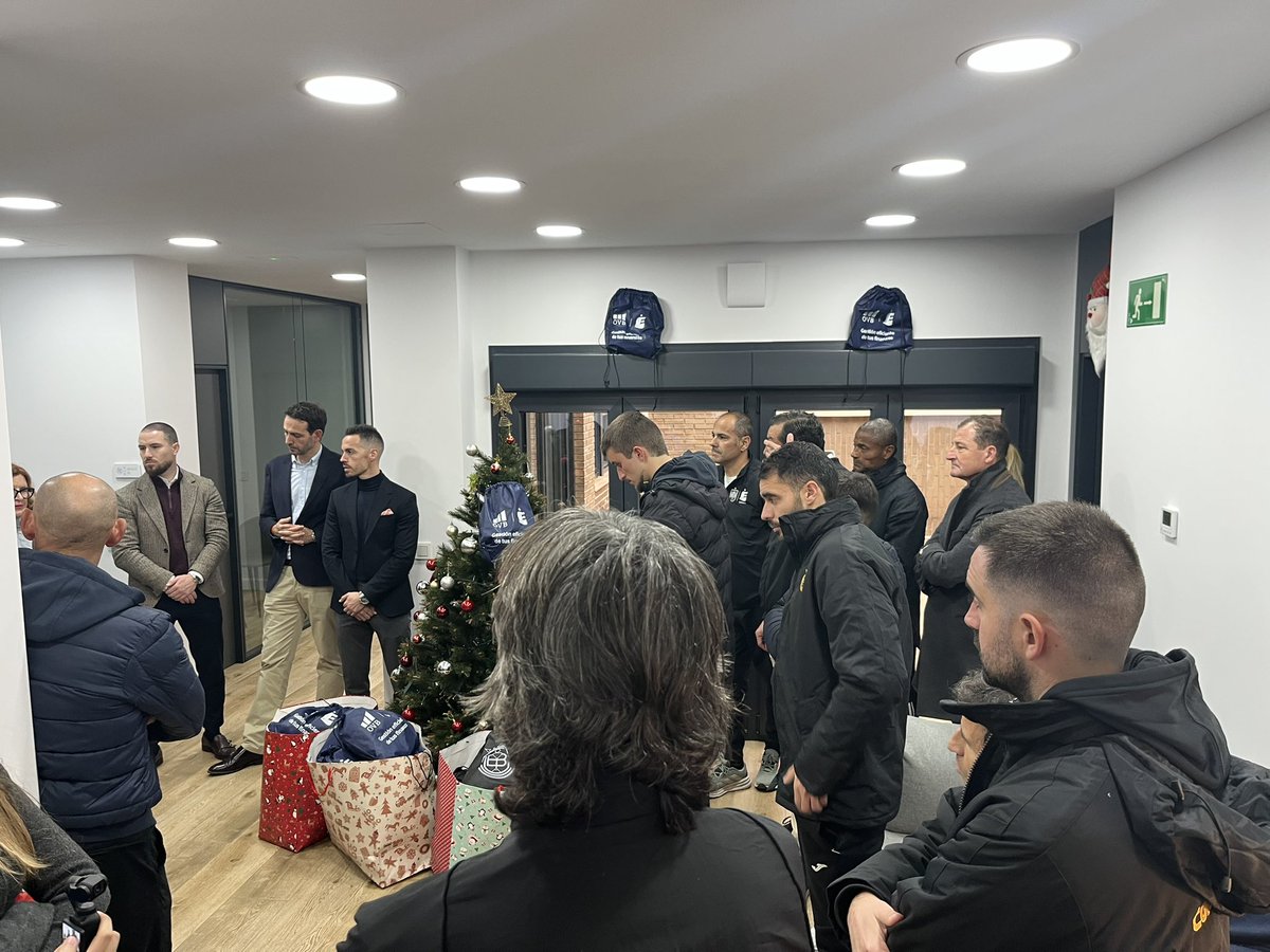 leyendasespana's tweet photo. ⚽️🇪🇸 Esto es lo que nos llena de verdad. 
Visitamos el proyecto 
@AldeasEspana y apoyamos la magnífica labor que desarrolla en Cuenca. 
#somosespaña #somosleyendas https://t.co/dvFHXmdb9n