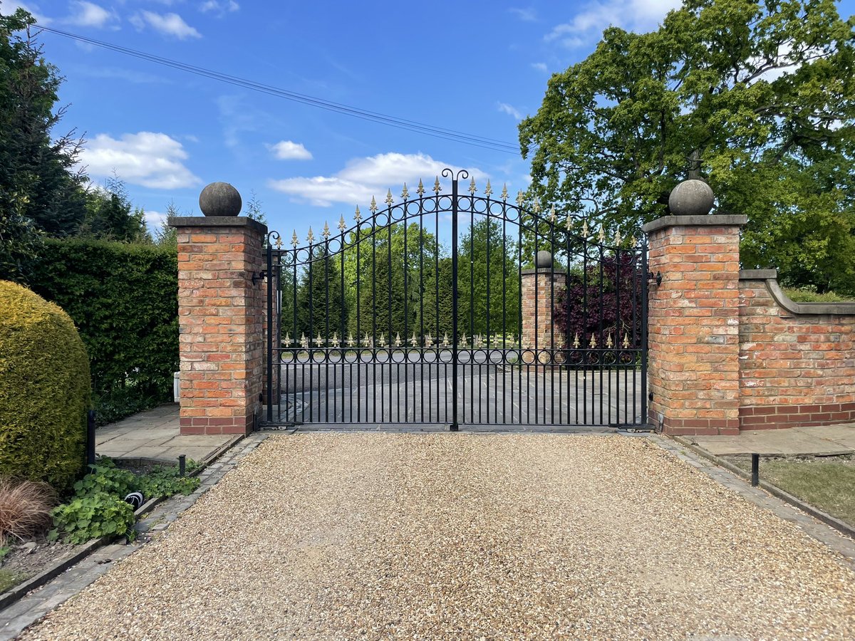 AutoSupplyLtd's tweet photo. Electric gate installation - 10 years old! Regular annual maintenance completed ✅

Stunning gates complementing this gorgeous manor house in Adlington, Cheshire

Contact us for a free quotation 👍 

#gates #security #cheshire #electricgates #accesscontrol #property #manorhouse https://t.co/uRnUYS2cJ9