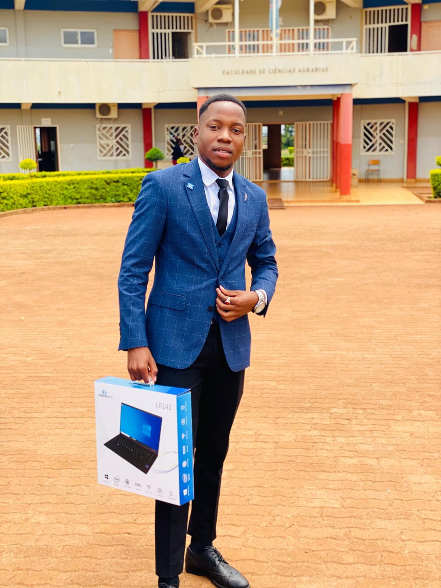 Ontem tive o privilégio de ser contemplado com um computador através do programa “Um Estudante, Um Computador”. Fiquei muito feliz, pois esta iniciativa do governo moçambicano mostra que, apesar de algumas limitações, também existem ações que valorizam e apoiam os estudantes.