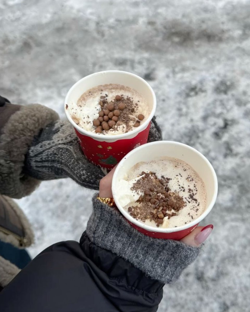 MuddStyle's tweet image. Cold, cozy nights, warm blankets, and hot chocolate #CocoaDay