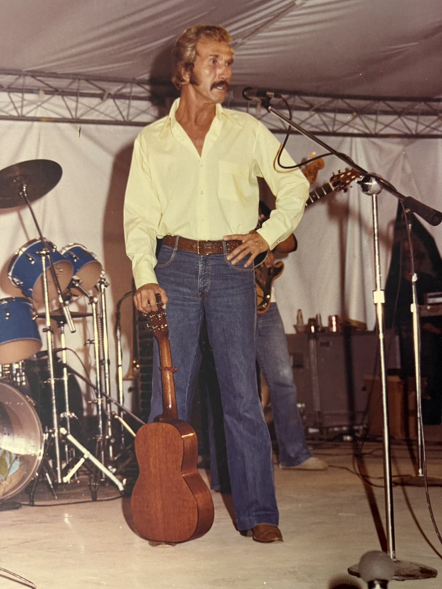 Love this portrait of #MartyRobbins sent to us from a fan…thanks for continuing to share these amazing photos and memories with Ronny, Janet, and our team!
#MartyMemories #countrymusic