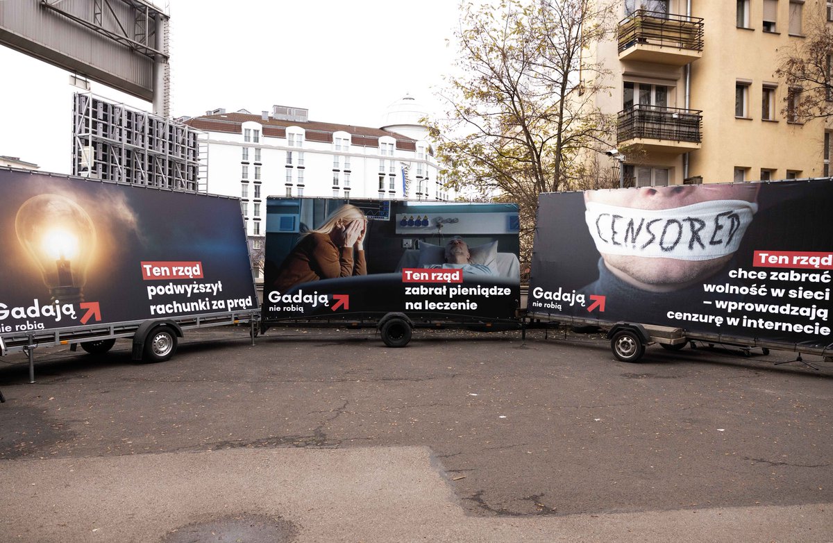 Doskonałe billboardy PiS.

Są tak doskonałe, że aż nie mogę uwierzyć, ze to zrobił ten PiS, którego widzimy od kilku tygodni.

A co do hasła "Gadają, nie robią?".
Wiem, kto był jednym z pierwszych, który go użył, ale jestem zbyt skromny.

🤭