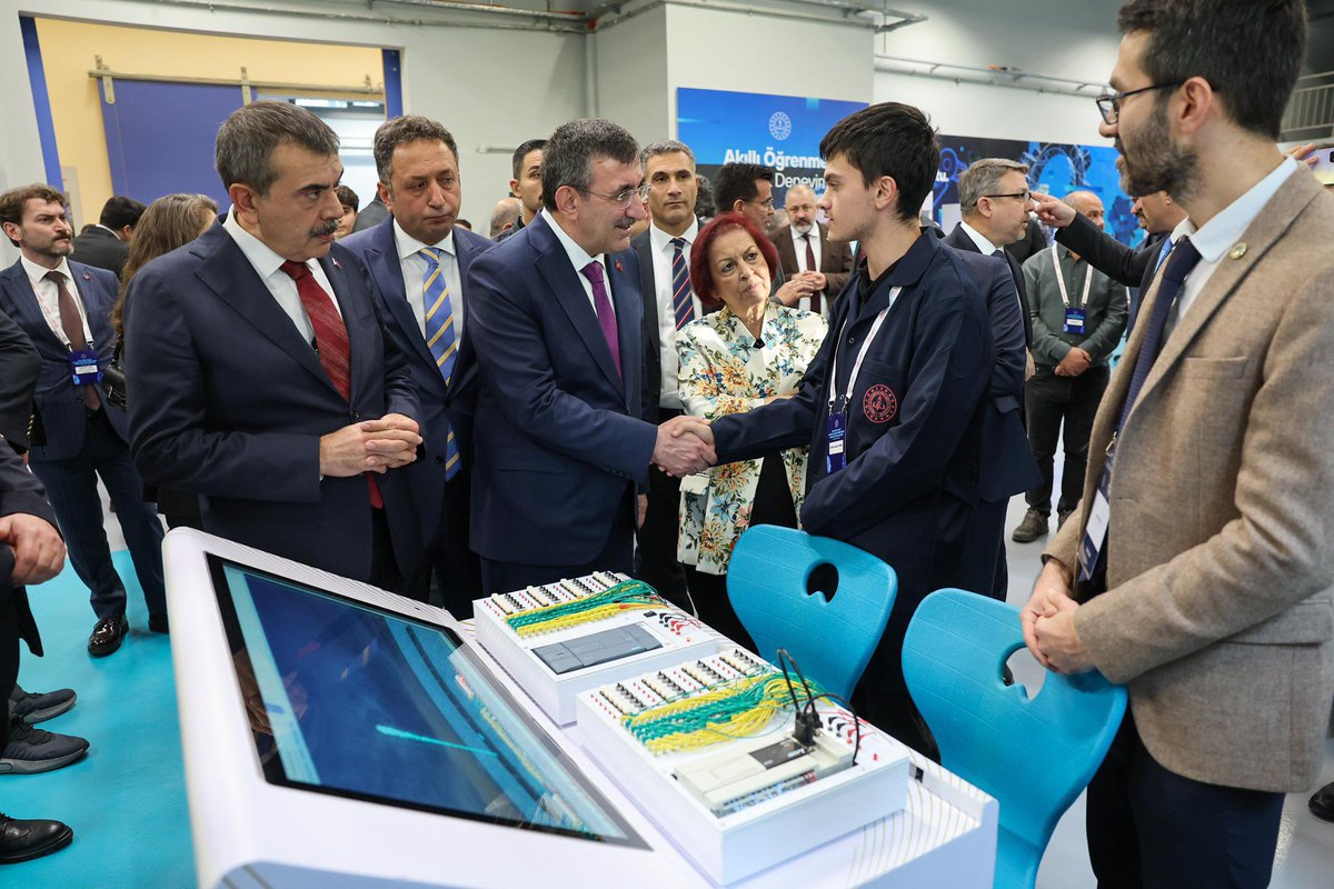 12/12/2025 Cuma günü okılumuzda Cumhurbaşkanı Yardımcımız Sayın Cevdet YILMAZ ve Millî Eğitim Bakanımız Sayın Yusuf TEKİN’in Katılımlarıyla , Dijital İkiz Atölyeleri Projesi Tanıtım Programı  gerçekleştirildi.