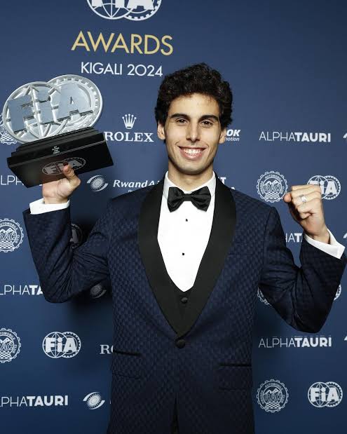 _ilustrali_'s tweet image. eu sinto muito se o país de vocês não tem piloto melhor rookie do ano (2024 e 2025)... essa é uma dor que eu não sinto