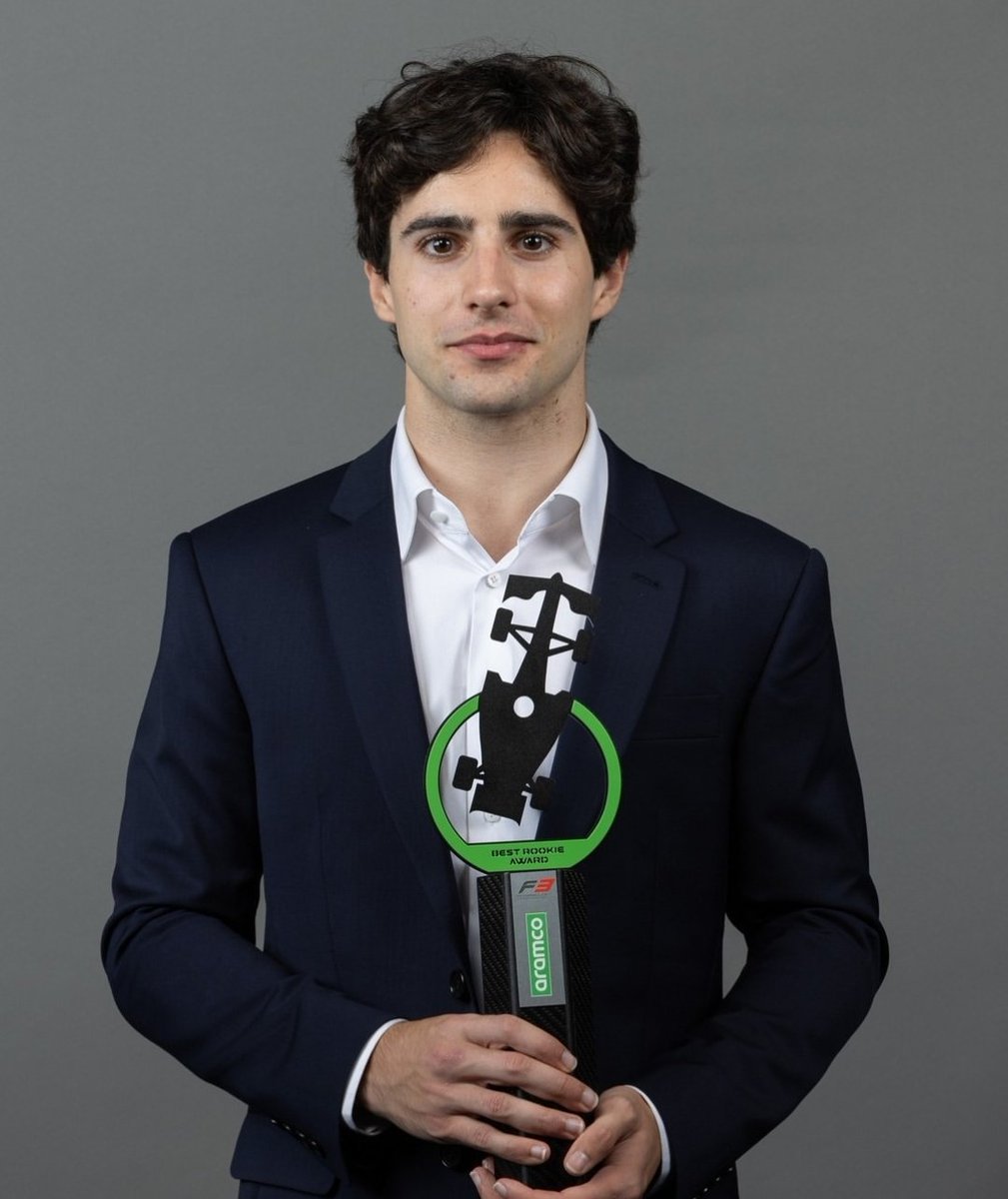 _ilustrali_'s tweet image. eu sinto muito se o país de vocês não tem piloto melhor rookie do ano (2024 e 2025)... essa é uma dor que eu não sinto