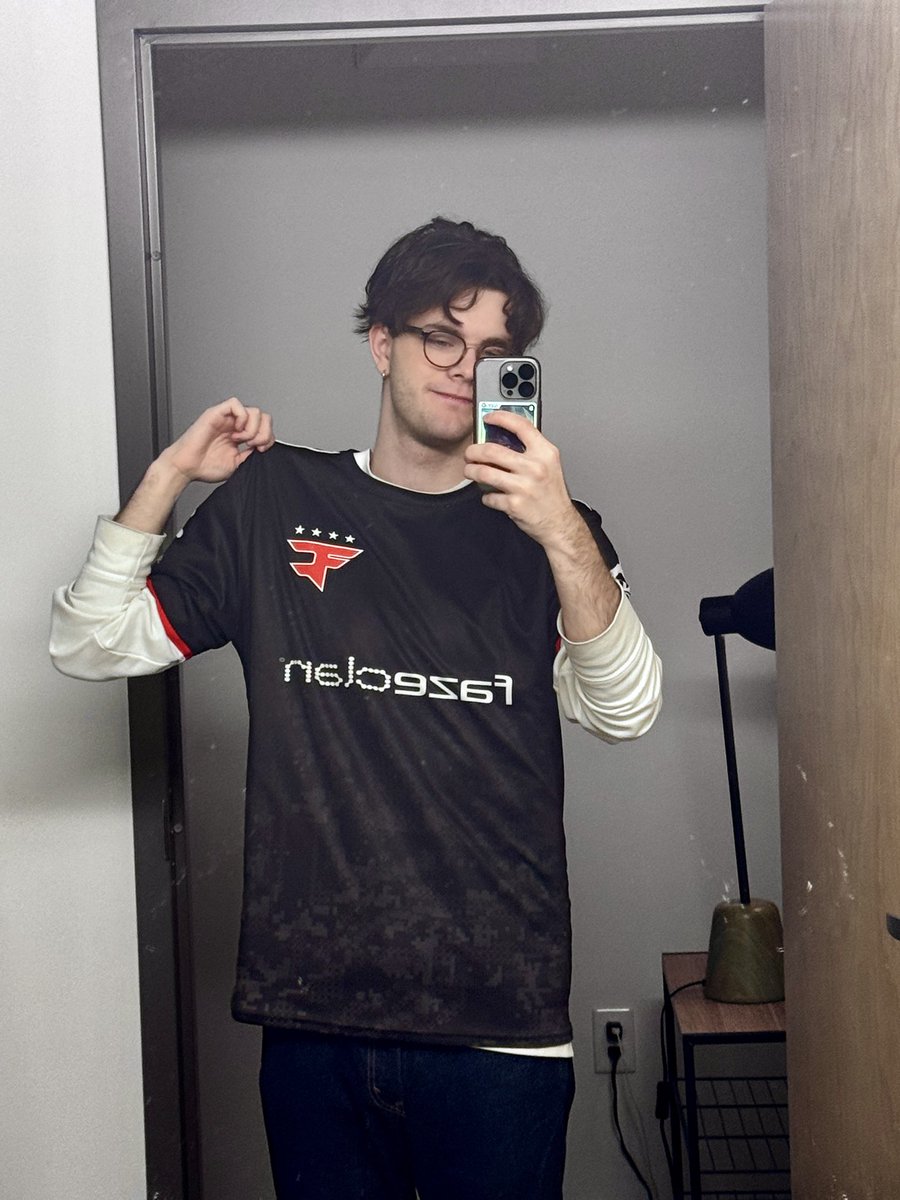 Gaedrion's tweet image. Merry FaZemas ya’ll!! Mouz about to be shredded cheese 🧀 #Faze