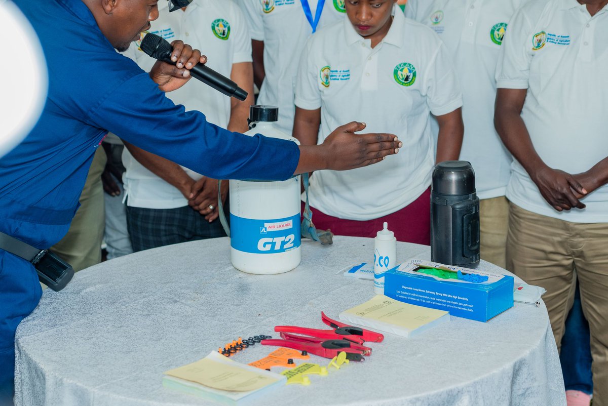 RwandaAgri's tweet photo. Today in Nyamasheke District, @RwandaWest, MINAGRI and its partners launched the Veterinary Sanitary Mandate (VSM) national reform designed to strengthen veterinary service delivery, professionalize private sector participation, and improve coordination across institutions. https://t.co/0MbNDRnDoP
