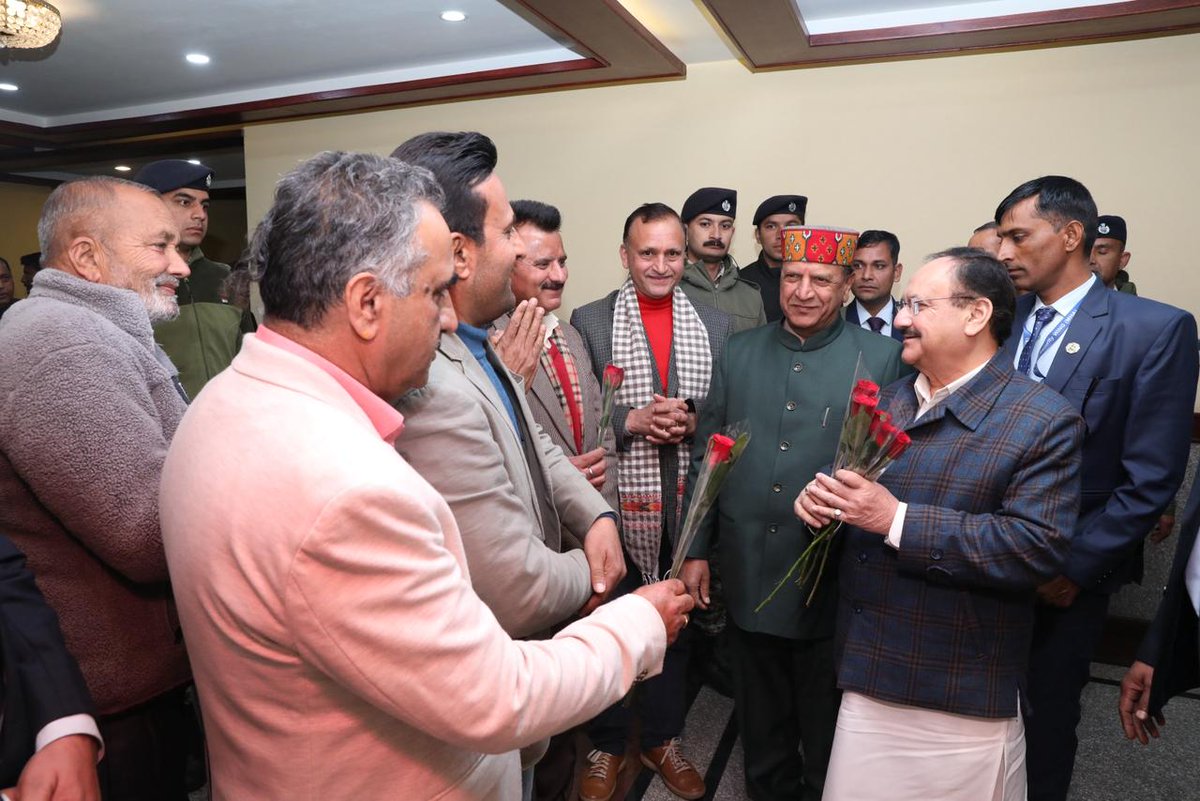 भाजपा राष्ट्रीय अध्यक्ष एवं केंद्रीय मंत्री श्री <a href="/JPNadda/">Jagat Prakash Nadda</a> का आज शिमला, हिमाचल प्रदेश पहुंचने पर पार्टी के वरिष्ठ नेताओं और कार्यकर्ताओं द्वारा भव्य स्वागत किया गया।