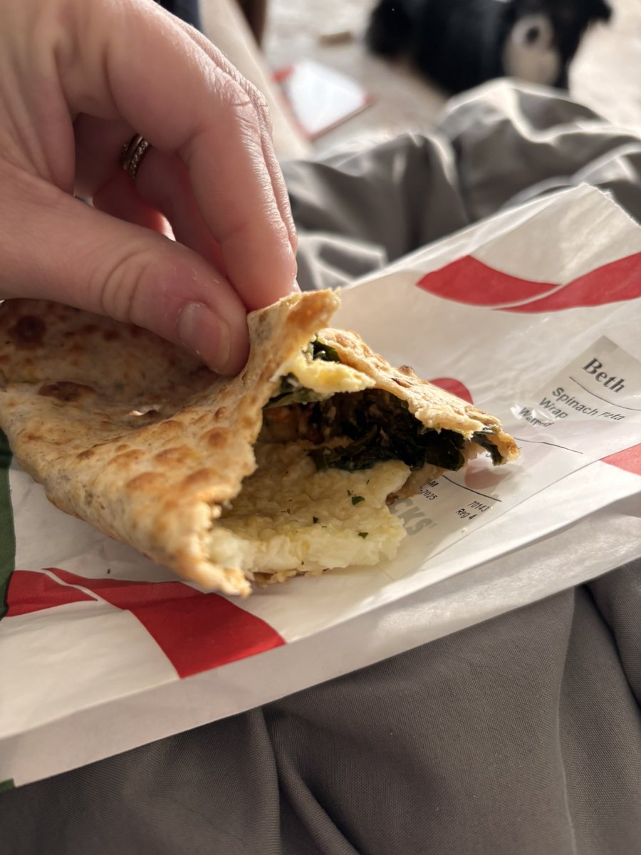 emknavy's tweet photo. @Starbucks your wraps have gone wayyyyy down hill. Let’s take a look at some pic proof of what you see and what you get: https://t.co/11ZNDLzdkN
