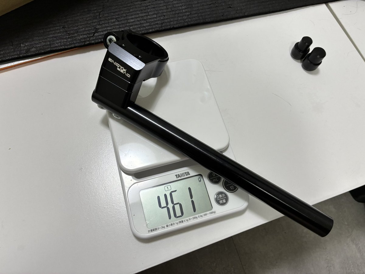 ZX-25Rのパーツを色々測ってメモしてる。 現在「不要なモノは取り外す