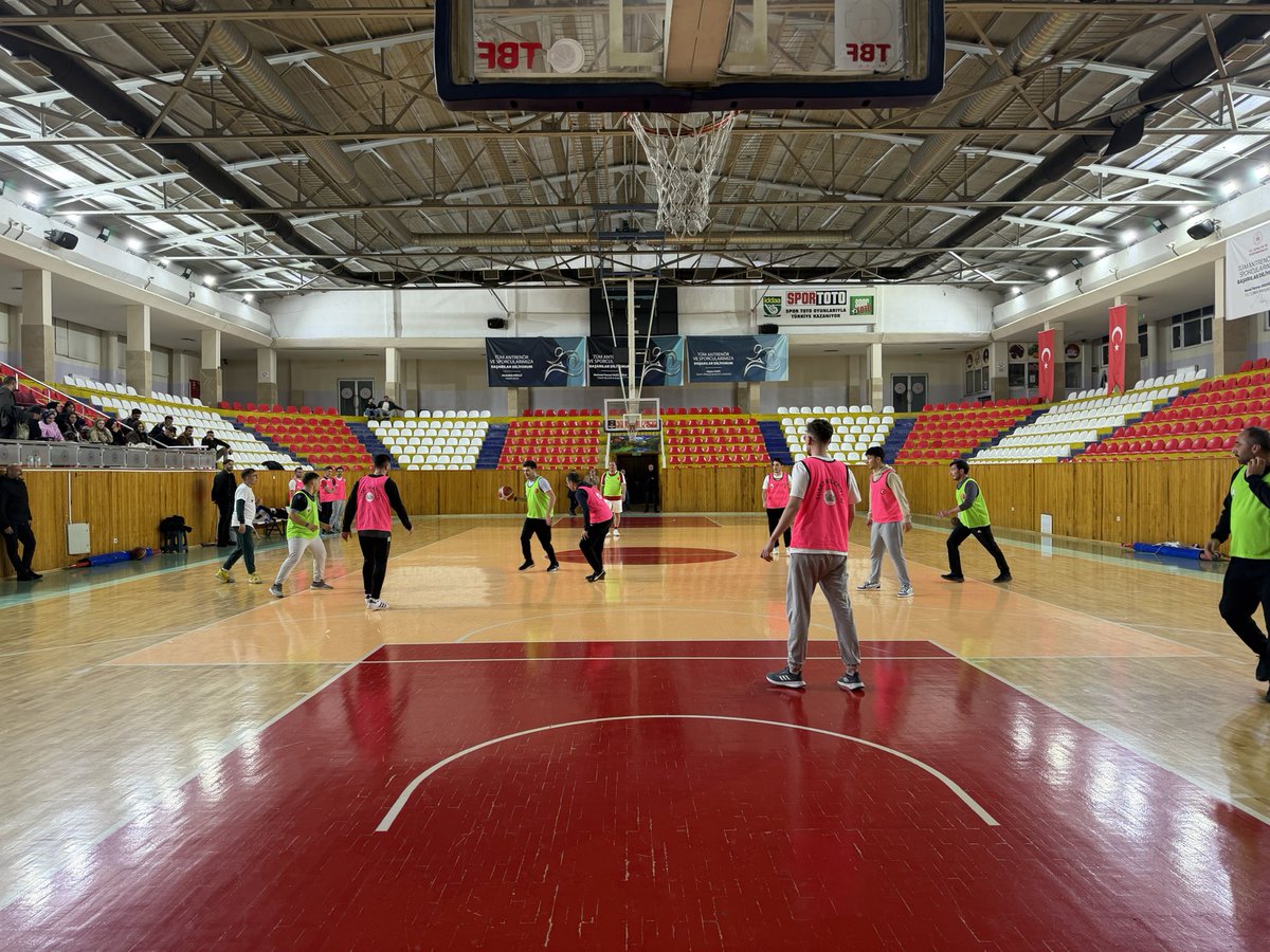 Tokat Belediye Başkanımız Sn. Mehmet Kemal Yazıcıoğlu ve Ülkü Ocakları Tokat İl Başkanlığımızın genç bozkurtlarıyla birlikte basketbol oynadık.🇹🇷🐺🏀