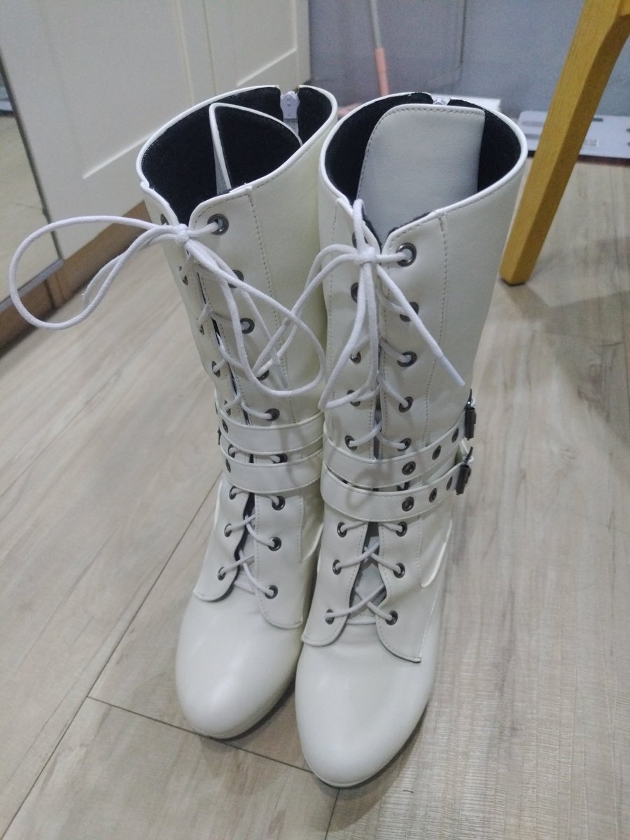 twchuang1069's tweet photo. 今天剛到貨的靴子試穿，有��部姊妹要一起外約嗎？ https://t.co/oPCqDc79Fy