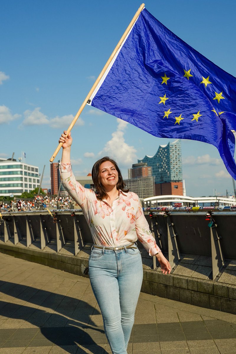 svenja_hahn's tweet image. Now more than ever: 🇪🇺

Recent remarks from Trump &amp;amp; MAGA republicans make it clear: Europe needs to rise as a superpower. Europe needs to become a defence, economic &amp;amp; diplomatic superpower.  

And for that we need to lead with confidence, power &amp;amp; unity.