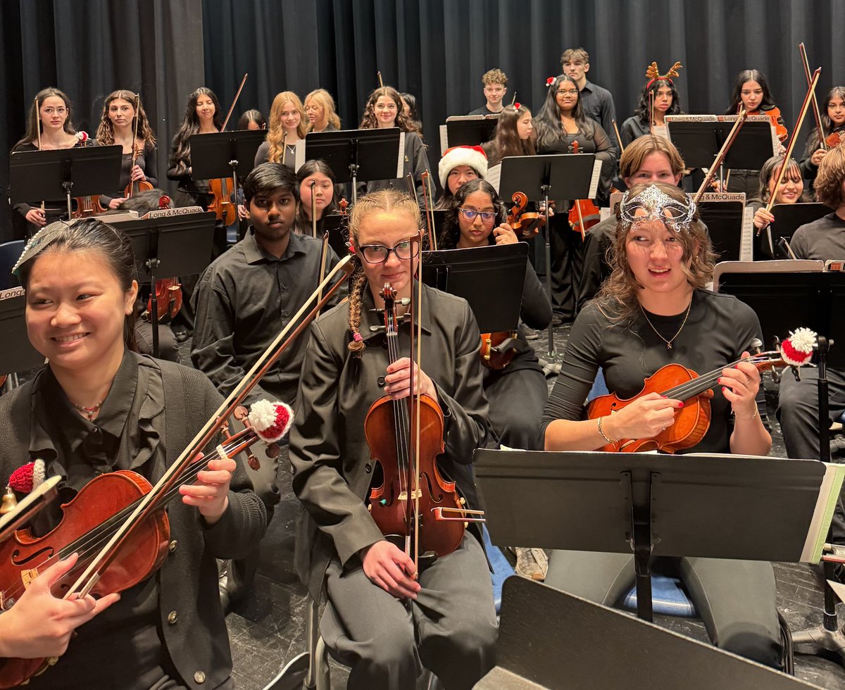 Thank you to all who came out to our Winter Masquerade concert this evening, and congratulations to all performers! It was great to see so many parents, students, staff, and alumni in the audience. Wishing you all a wonderful winter break and a Happy New Year!