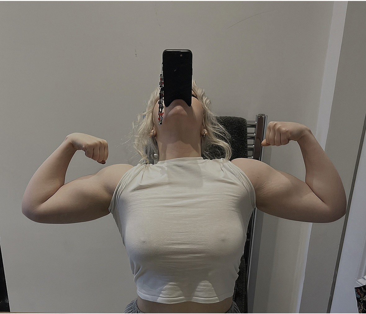 kvwviiju's tweet image. gestures to make you more elegant and feminine