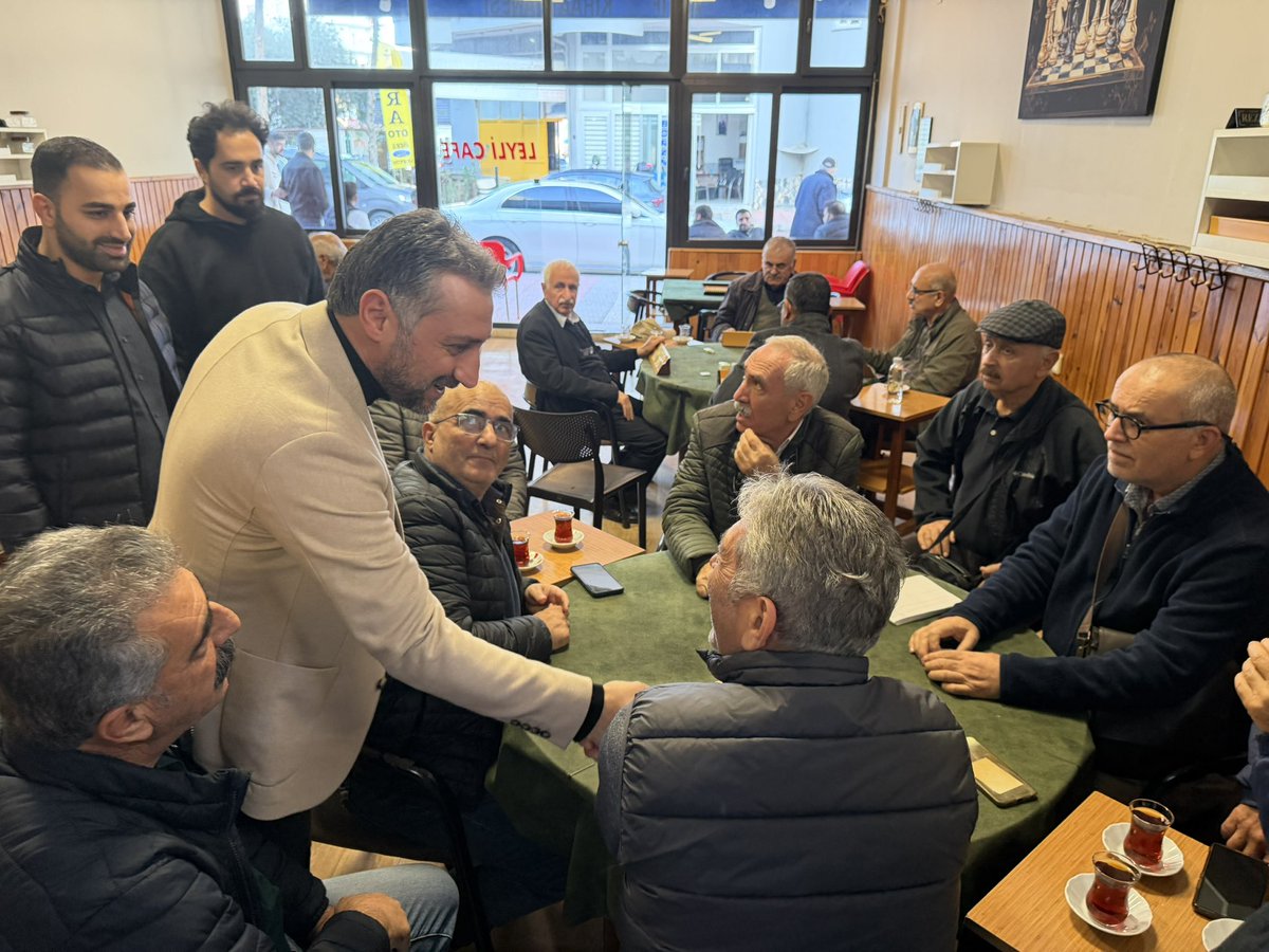 akyenisehirilce's tweet photo. 📍 Cumhuriyet Mahallesi 
🔻 Esnaf Ziyareti

İlçe Başkanımız Sn. Seyidhan Kartal ve ilçe yönetim kurulu üyelerimizle birlikte Cumhuriyet Mahallemizde esnafımızı ziyaret ettik.
Mahallemizin nabzını tutarak esnafımızla birebir sohbetler gerçekleştirdik; talep, öneri ve beklentilerini dinledik.

Her zaman olduğu gibi milletimizin yanında, sahada ve gönül gönüleyiz. Ziyaretimiz sırasında Sayın Cumhurbaşkanımız Sn. Recep Tayyip Erdoğan’ın selamlarını esnafımıza ileterek birlik ve beraberlik mesajımızı paylaştık.

Cumhuriyet Mahallemizde olduğu gibi ilçemizin her noktasında, hemşehrilerimizle bir arada olmaya, ortak akıl ve gönül birliğiyle çalışmaya kararlılıkla devam ediyoruz.