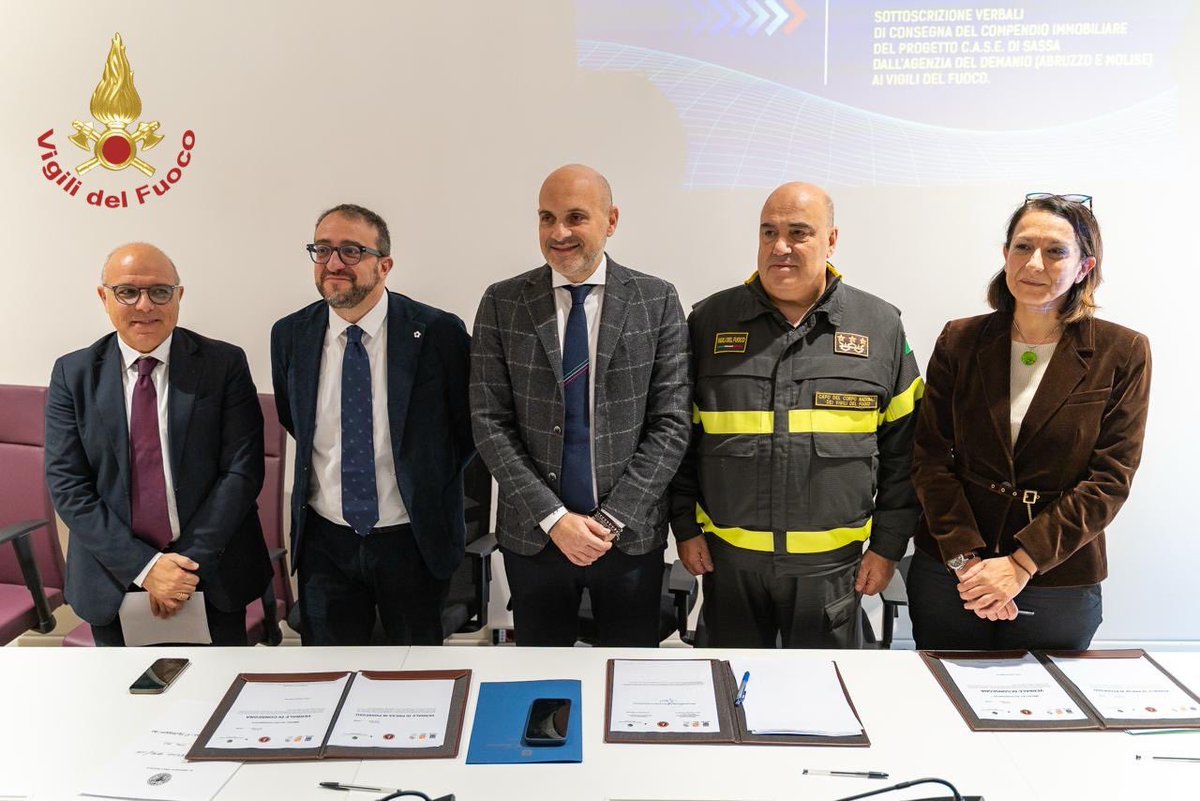 vigilidelfuoco's tweet image. Una nuova scuola per i #vigilidelfuoco, un investimento strategico per la nazione.

Firmato #oggi a #LAquila il verbale di consegna in uso governativo del compendio immobiliare CASE di Sassa: nascerà qui il nuovo Polo di #formazione territoriale dei #vvf, punto di riferimento per