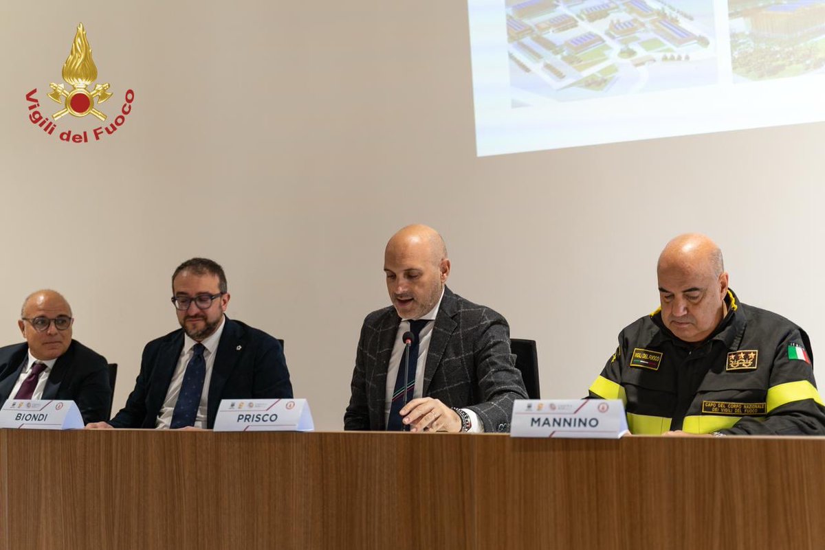 vigilidelfuoco's tweet image. Una nuova scuola per i #vigilidelfuoco, un investimento strategico per la nazione.

Firmato #oggi a #LAquila il verbale di consegna in uso governativo del compendio immobiliare CASE di Sassa: nascerà qui il nuovo Polo di #formazione territoriale dei #vvf, punto di riferimento per
