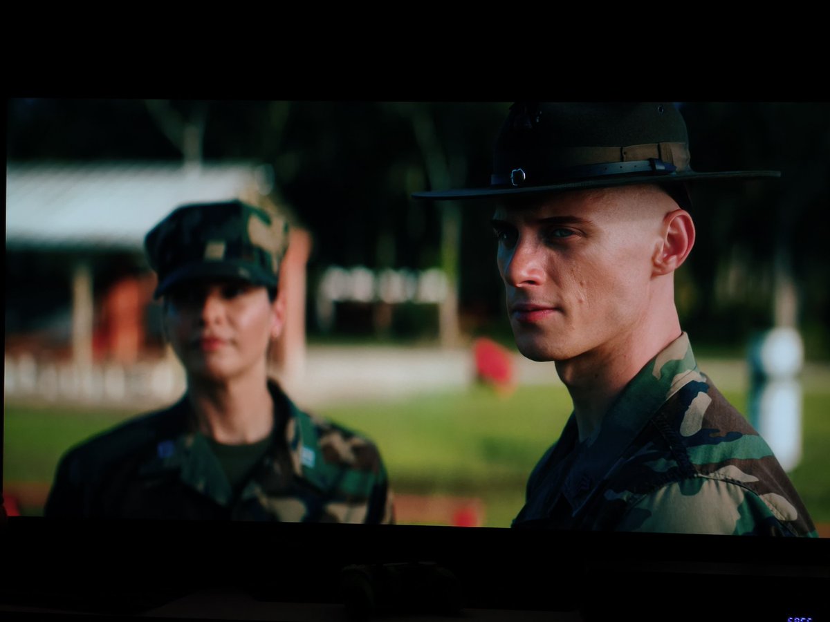 JuviCinefilo's tweet photo. Terminada #Reclutas, en #Netflix.
No voy a escribir mi opinión ahora de la serie, solo quiero destacar dos cosas:
-Es una de las series que más me han sorprendido en todo el año.
-Max Parker, actor que interpreta a Sullivan (el de las fotos), hace para mí, una de las mejores Interpretaciones del año (en series). Que grandísima sorpresa de actor y, menuda interpretación, esta de premio.
Imprescindible que la veáis en idioma original.