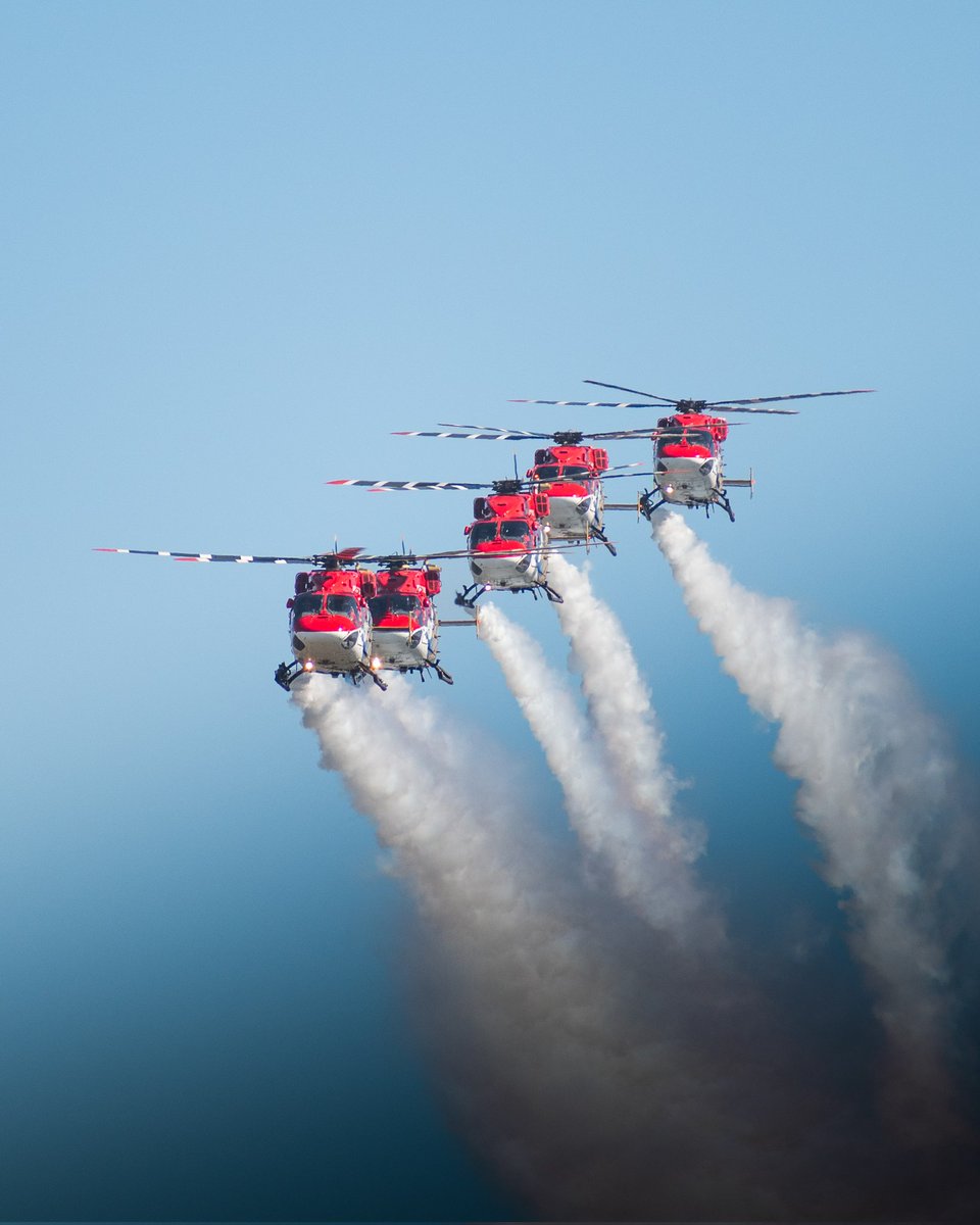 sarang_iaf's tweet image. Iconic academy. Iconic manoeuvres.
Sarang is primed to celebrate the birth of new IAF Officers with a spectacular display at the Combined Graduation Parade in Air Force Academy. 💙🇮🇳