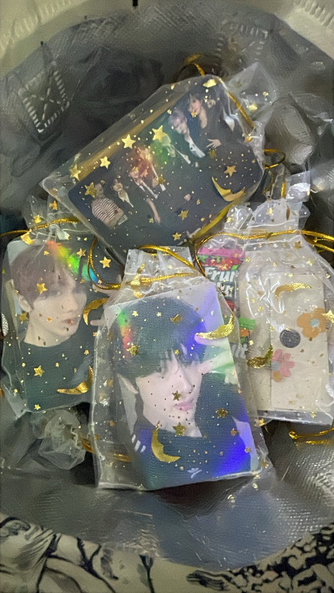 luv4jeno_'s tweet photo. ೀ freebies by me 🐶💚

date: 13 &amp; 14 dec (Day 1&amp;2)
time &amp; location: tba

ʚɞ Please don’t throw or resell them
ʚɞ Just find me &amp; say hi to claim
ʚɞ limited fcfs 

#TDS4inKL #THEDREAMSHOW4_in_KL https://t.co/xJkLANXgJw