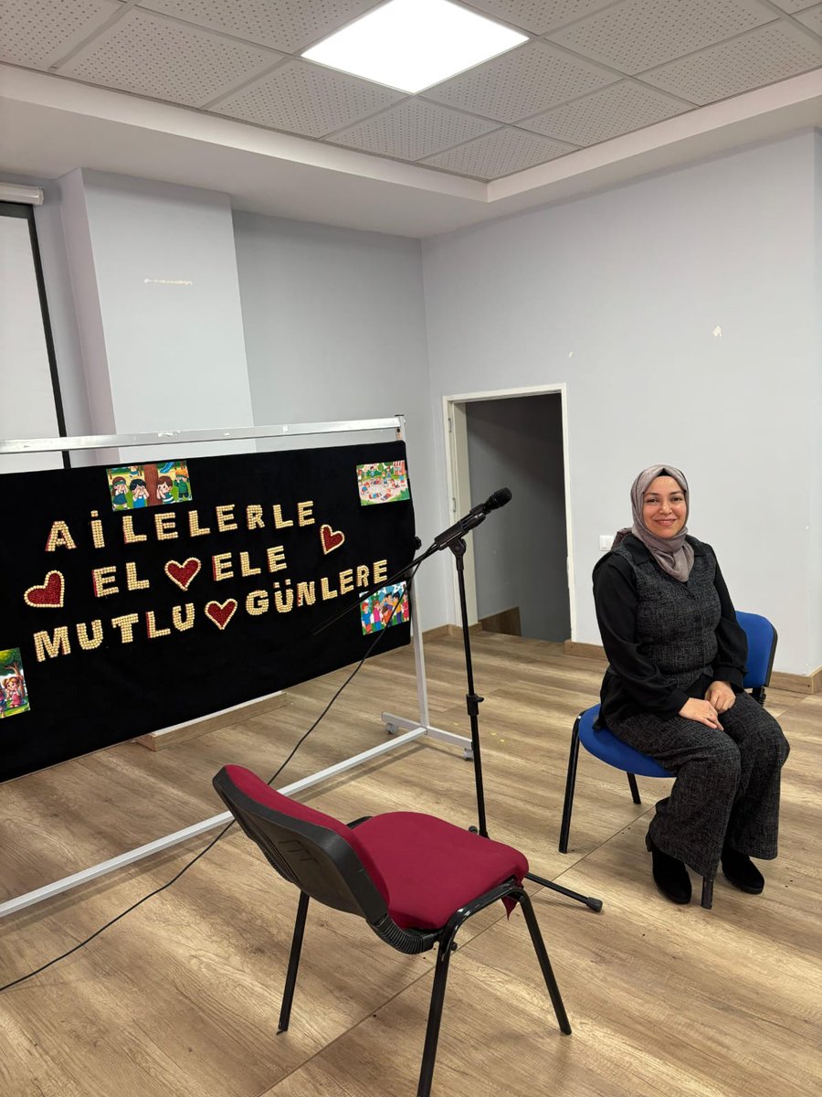 bagcilar_anokul's tweet photo. Suna Cengiz tarafından yürütülen Ailemle El Ele Mutlu Günlere projesi  okulumuzda keyifle uygulandı.
Aile katılımını güçlendiren çocuklarımızın gelişimine destek olan eğlenceli el oyunları ile dolu harika bir gün geçirdik.Emeği geçen Suna Cengiz ve Tuba Demirel'e teşekkür ederiz https://t.co/PRFdvhg5qc
