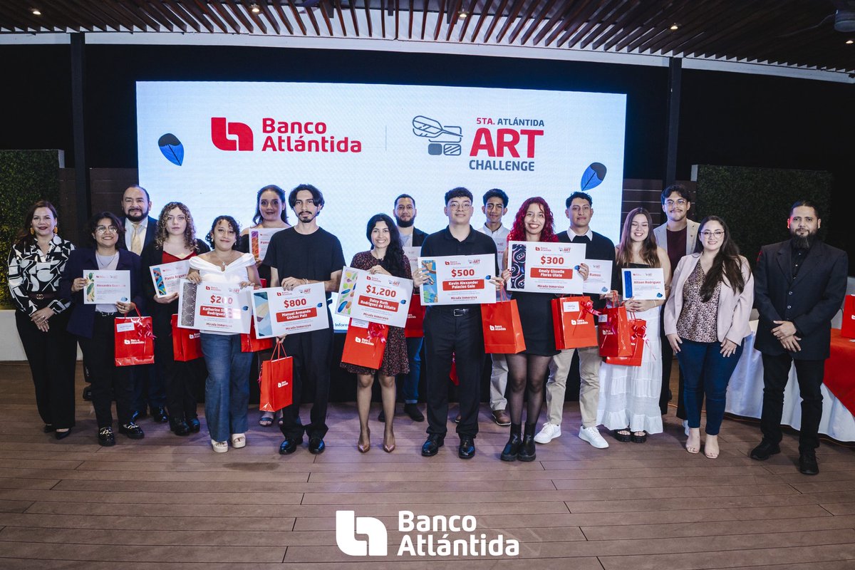 El talento salvadoreño brilló por quinto año consecutivo⭐. 
Felicitamos a los 5 ganadores y a los 8 artistas destacados que darán vida a nuestro Calendario y Agenda 2026 
#AtlántidaArtChallenge #MiradaInmersiva #Premiación #ArteyFaunaSalvadoreña #LegadoNatural