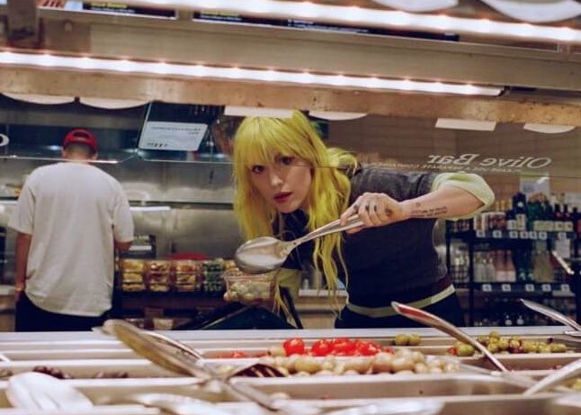 samjoeyung's tweet photo. It’s giving ‘find me at whole foods bitch’ https://t.co/dVXuwWm7Lx