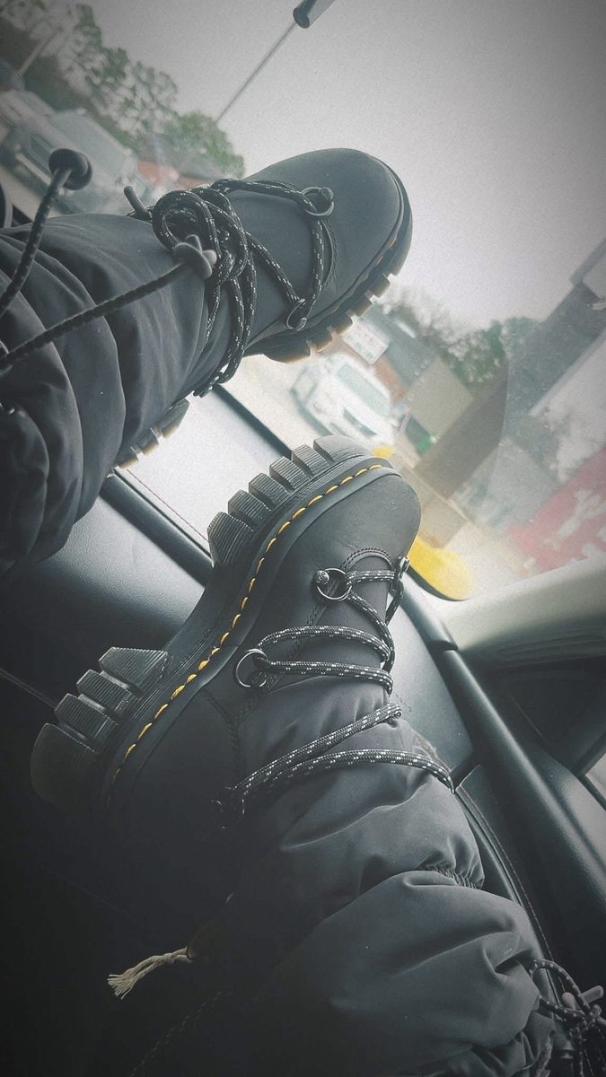 layxsnv's tweet image. Yall can have them black cats,these Dr Martens Doing It🔥🔥🔥😮‍💨