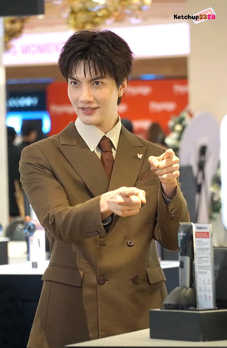 [Tong] 251212 LESASHA @ Central Chidlom (1)

#Tongthk 
#TongAquarium 
#ปลาน้อยของต๋อง 
#CentralChidlom
