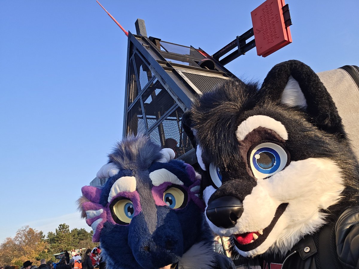 Happy #FursuitFriday ❤️

Mruu mruu mruu mruu mruu