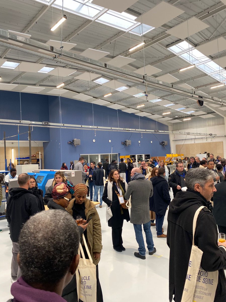 GMothron's tweet image. 🏭 La Fabrique A a ouvert ses portes à #Argenteuil. Un lieu pour former, transmettre et innover. Une école de production où les jeunes apprennent en fabriquant, un incubateur pour les start-up industrielles et un site exemplaire sur le plan énergétique. #Industrie #Formation