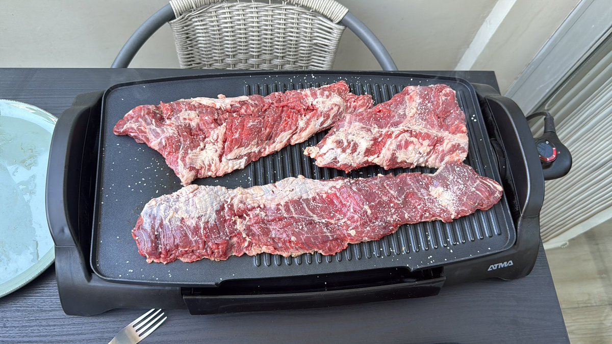 Otro viernes en el Imperio Austral.